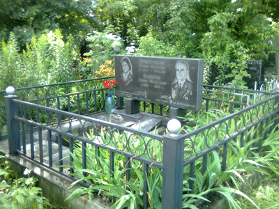 Grave before cleaning